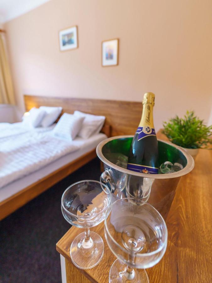 Hotel Hladina Nebrich Zewnętrze zdjęcie